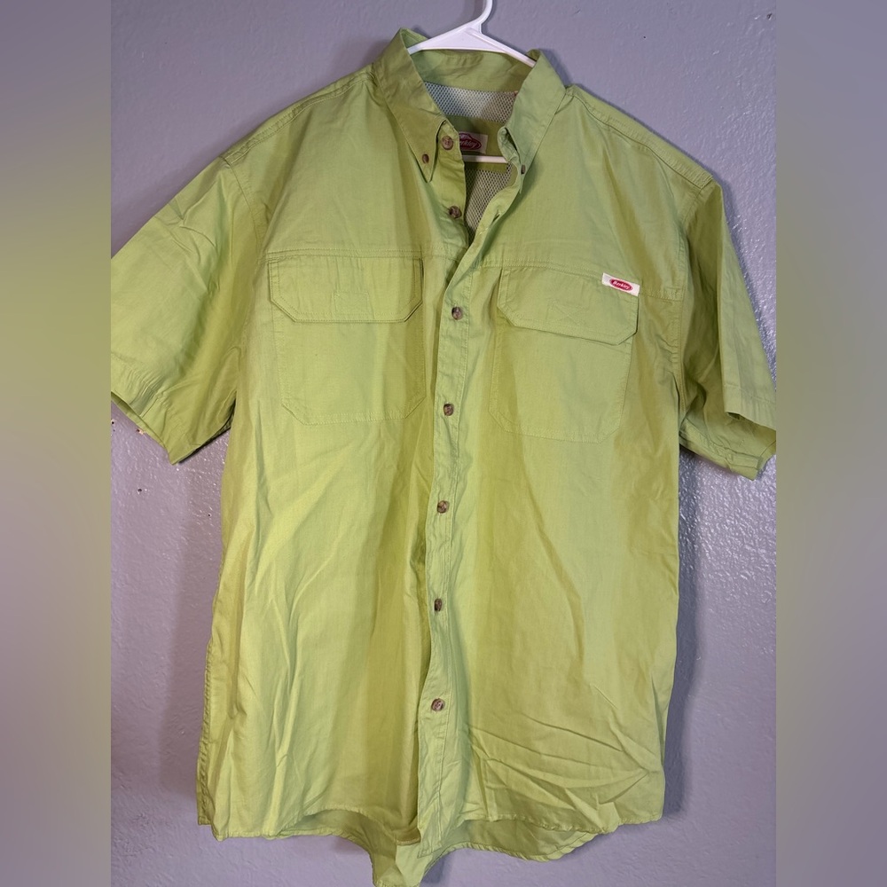 NEW-Men's-Berkley Vented Fishing Shirt-Green-Short Sleeve-Button‎ Down-Size L